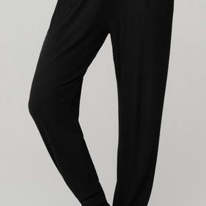Alo Yoga HIGH-WAIST RIBBED WHISPER PANT